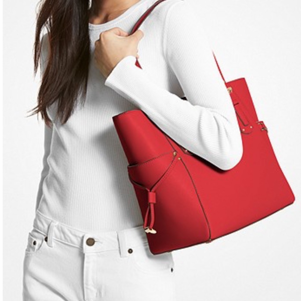 Michael Kors Voyager Small Saffiano Leather Tote Bag
Style# 30H1GV6T4T
NWT
Flame - Picture 3 of 16